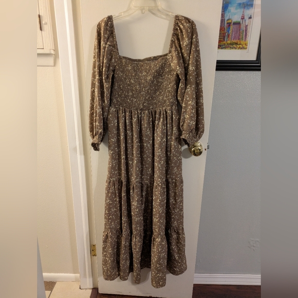 Elloh Dresses & Skirts - Floral Smocked Maxi Dress